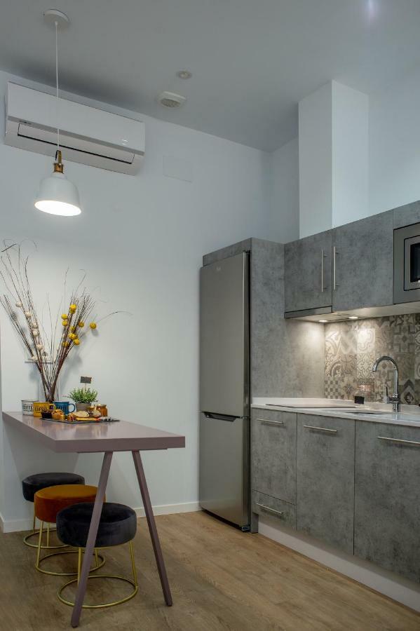 Apartamentos Turisticos Moret11-1A กาเซเรส ภายนอก รูปภาพ