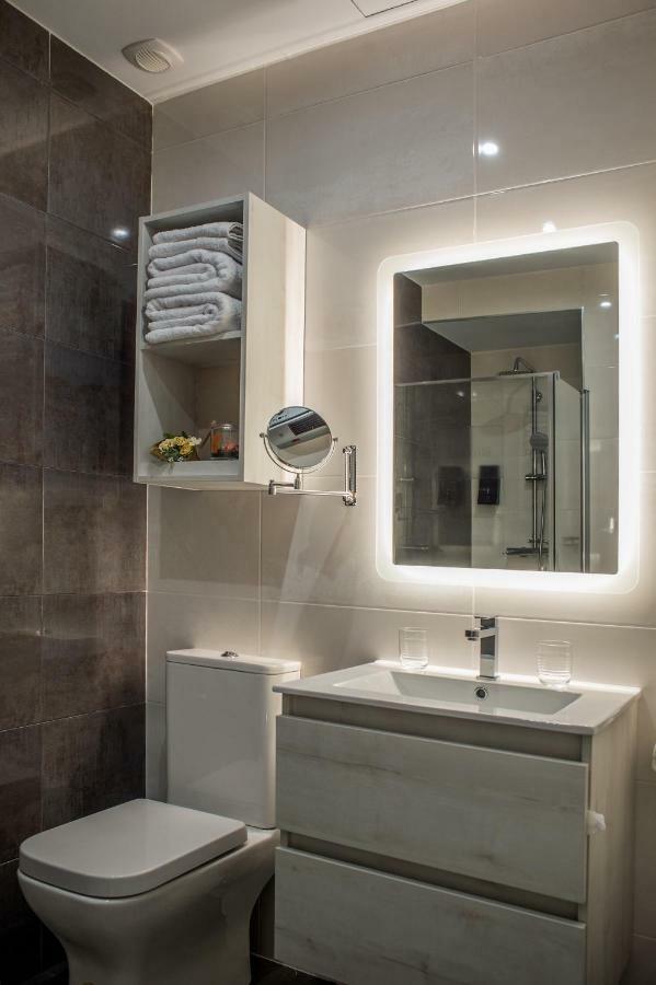 Apartamentos Turisticos Moret11-1A กาเซเรส ภายนอก รูปภาพ