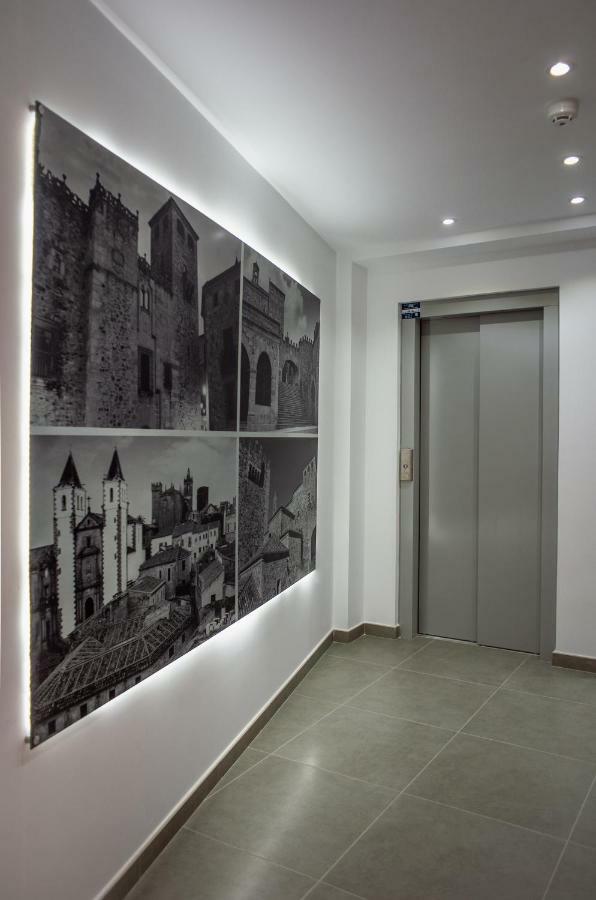 Apartamentos Turisticos Moret11-1A กาเซเรส ภายนอก รูปภาพ